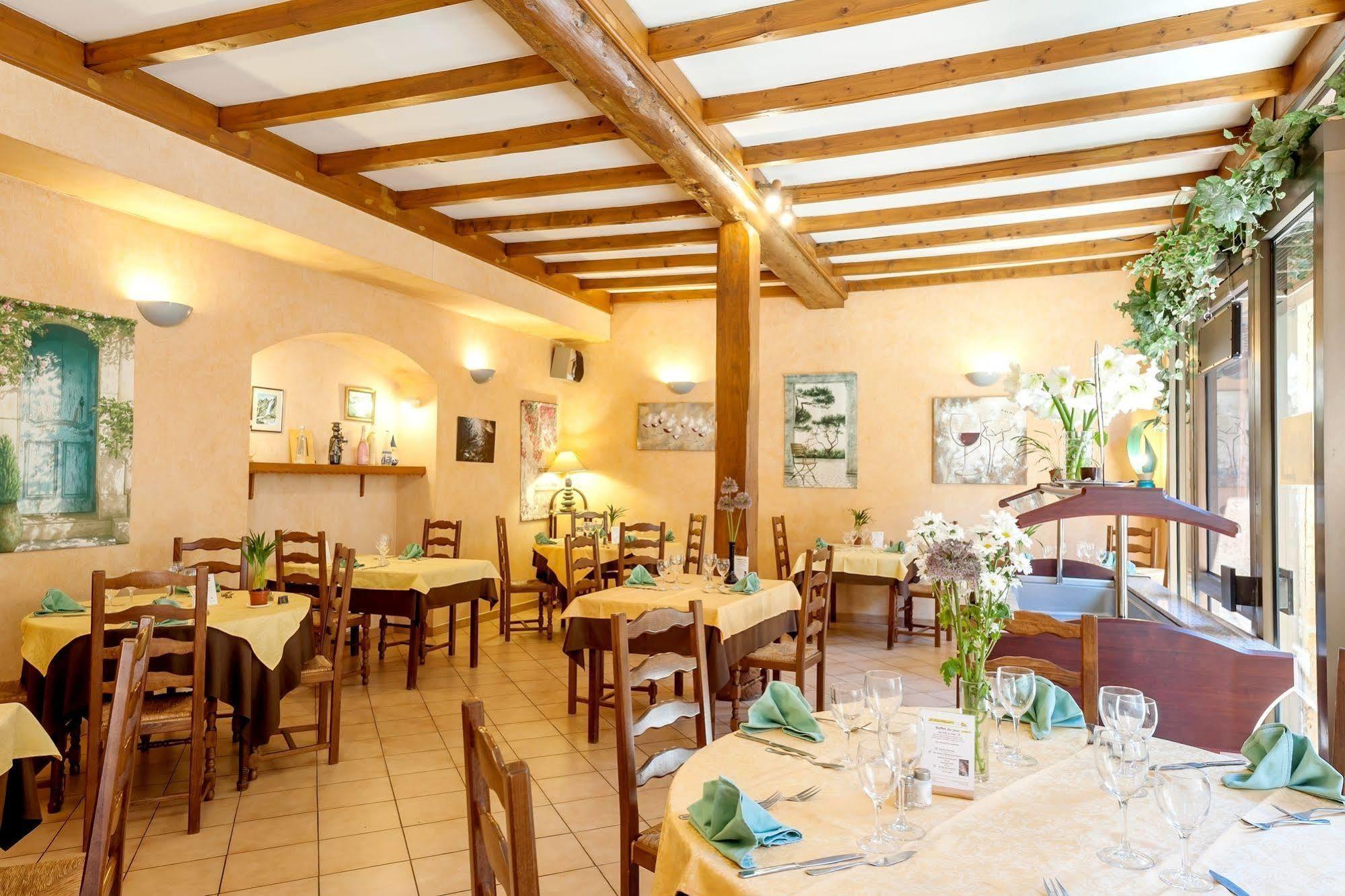 Hotel Restaurant Le Saint Clement Exterior photo