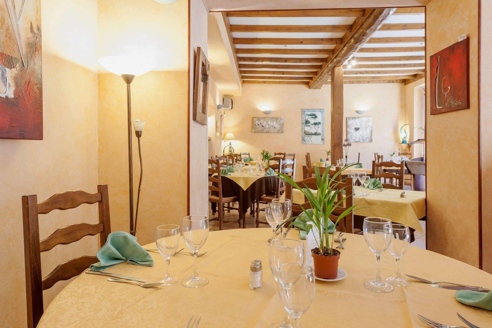 Hotel Restaurant Le Saint Clement Exterior photo