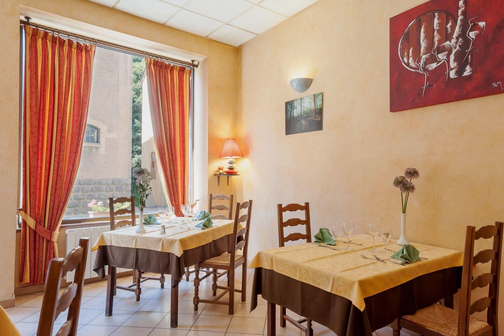 Hotel Restaurant Le Saint Clement Exterior photo