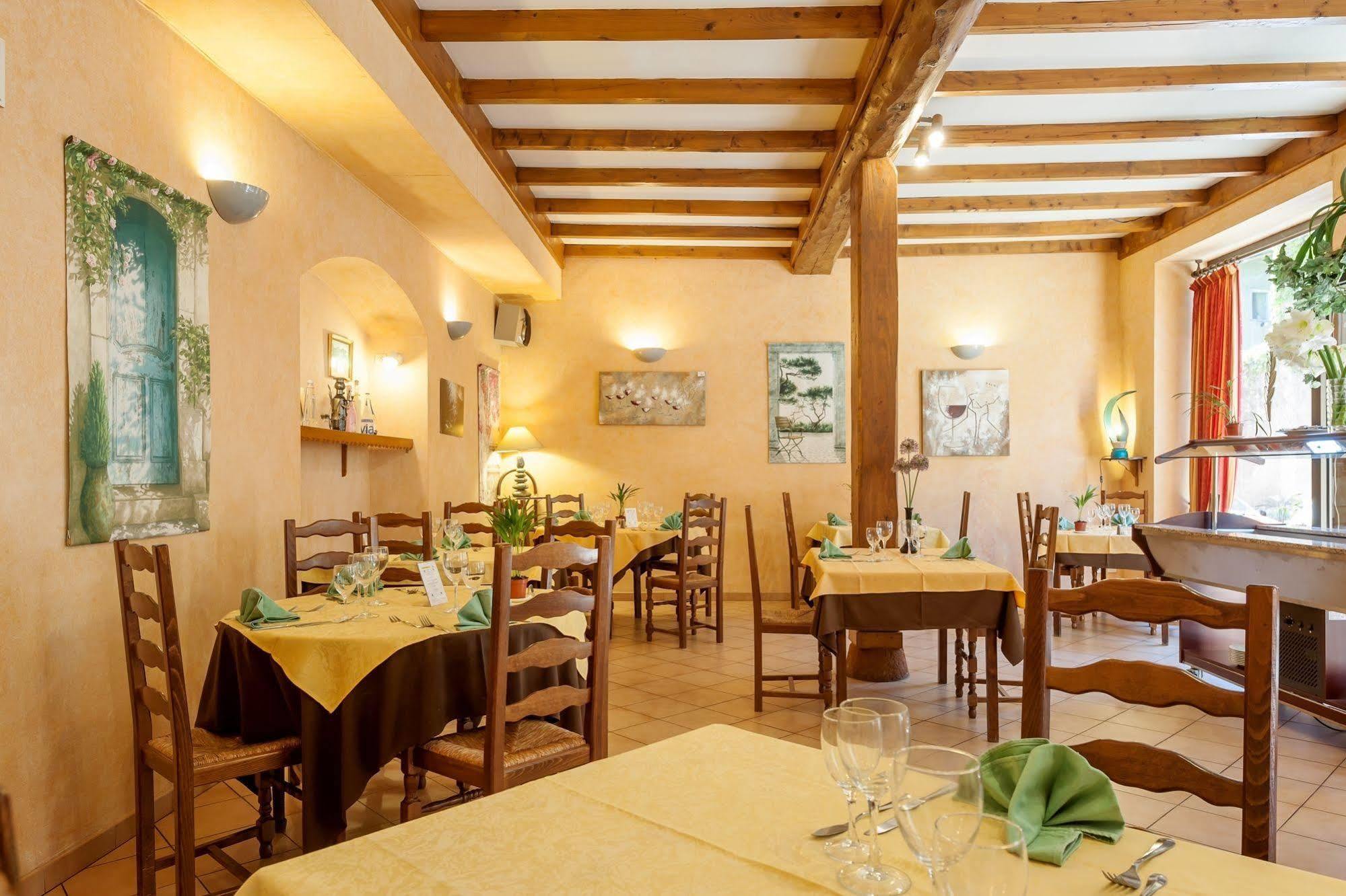 Hotel Restaurant Le Saint Clement Exterior photo