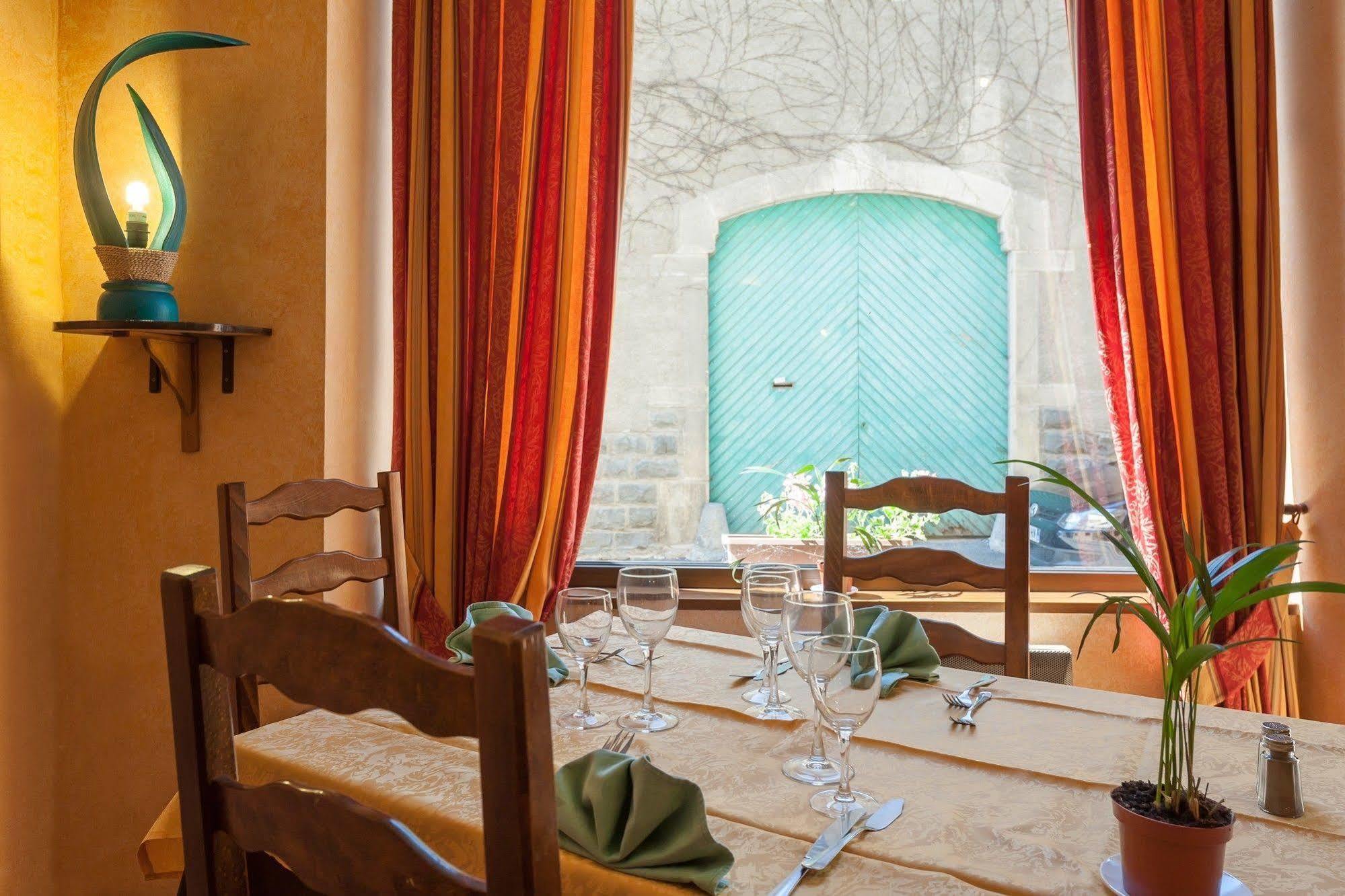 Hotel Restaurant Le Saint Clement Exterior photo