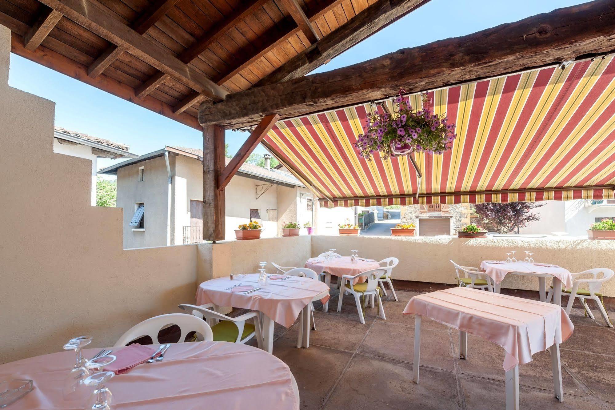 Hotel Restaurant Le Saint Clement Exterior photo